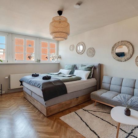Boho Design Studio - Historic City Center With Free Parking & Aircon By Hero Homes Грац Екстериор снимка
