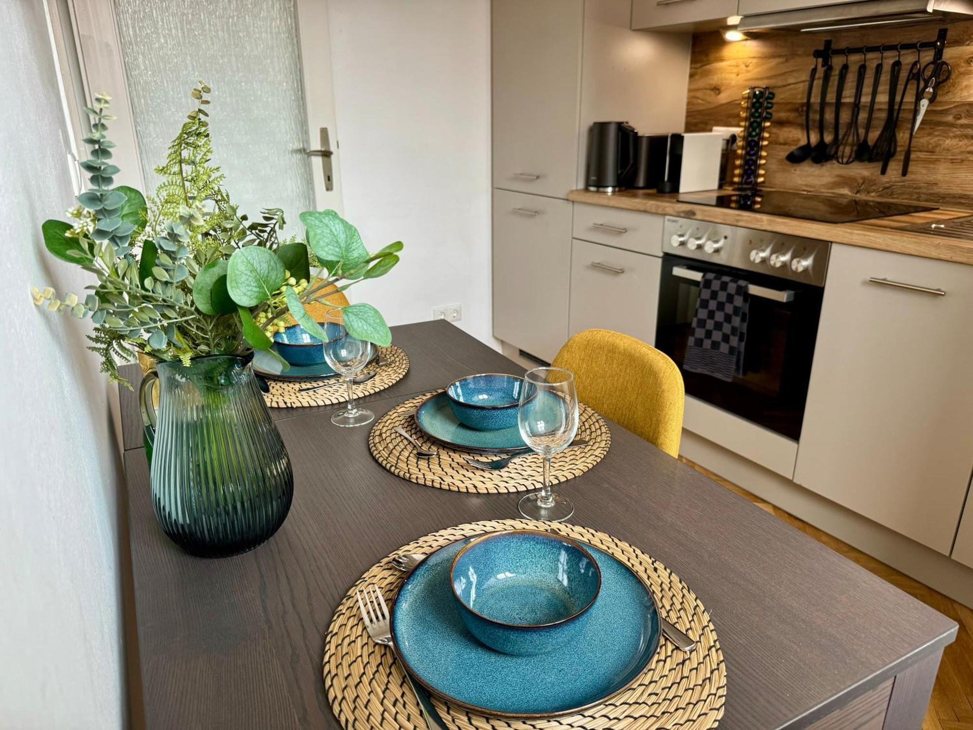 Boho Design Studio - Historic City Center With Free Parking & Aircon By Hero Homes Грац Екстериор снимка