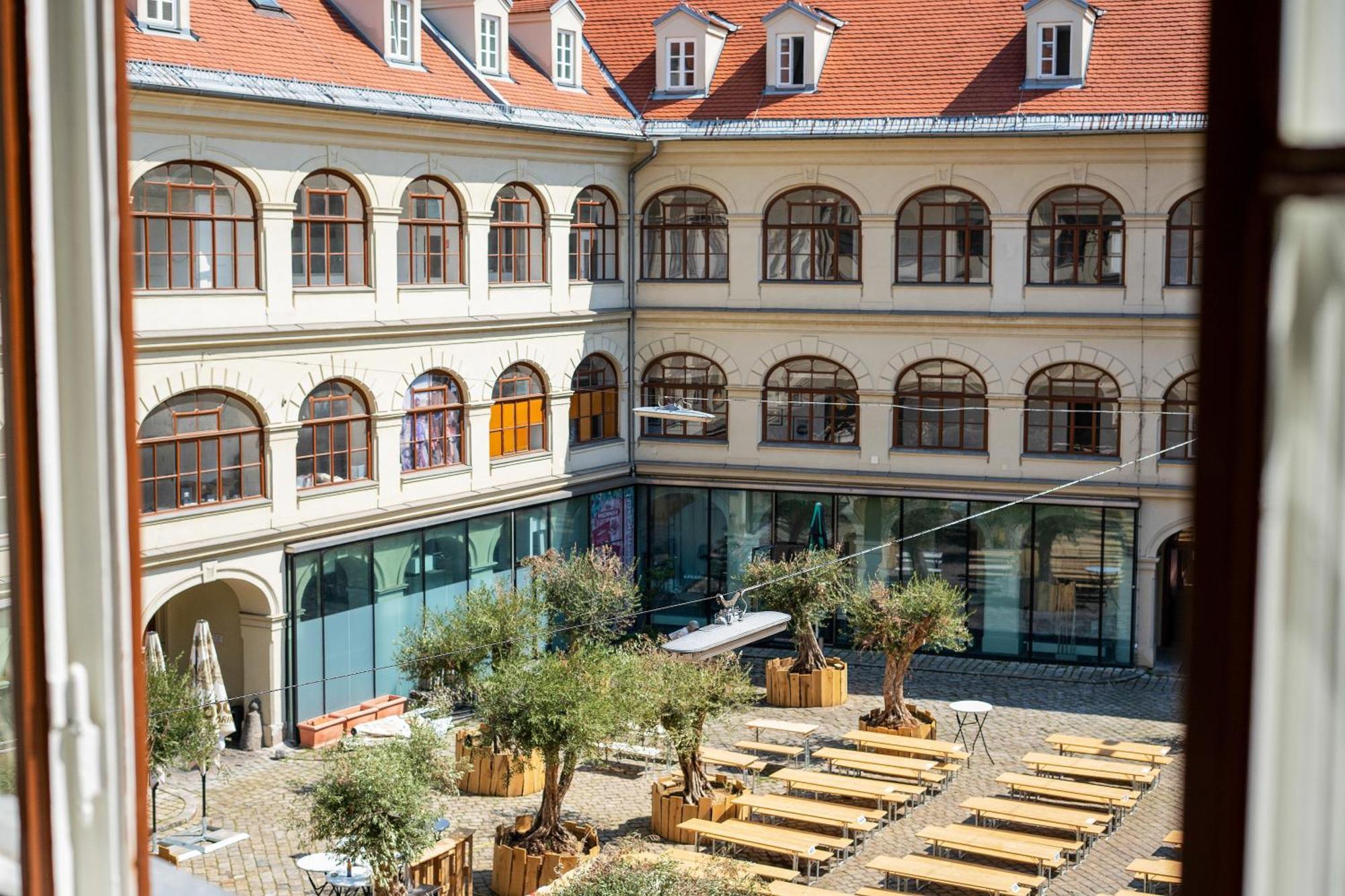 Boho Design Studio - Historic City Center With Free Parking & Aircon By Hero Homes Грац Екстериор снимка