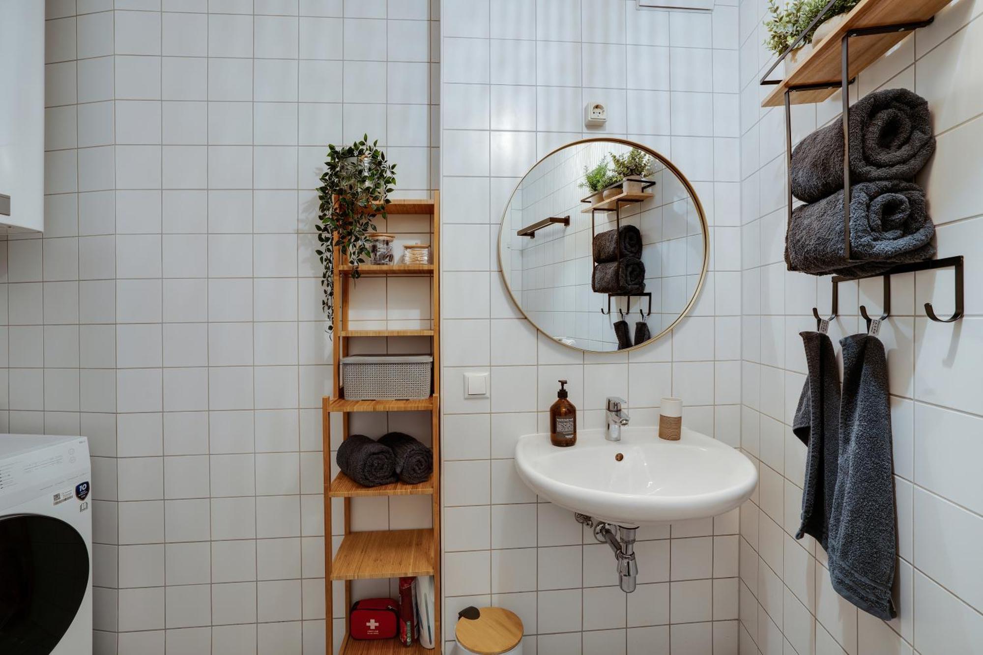 Boho Design Studio - Historic City Center With Free Parking & Aircon By Hero Homes Грац Екстериор снимка