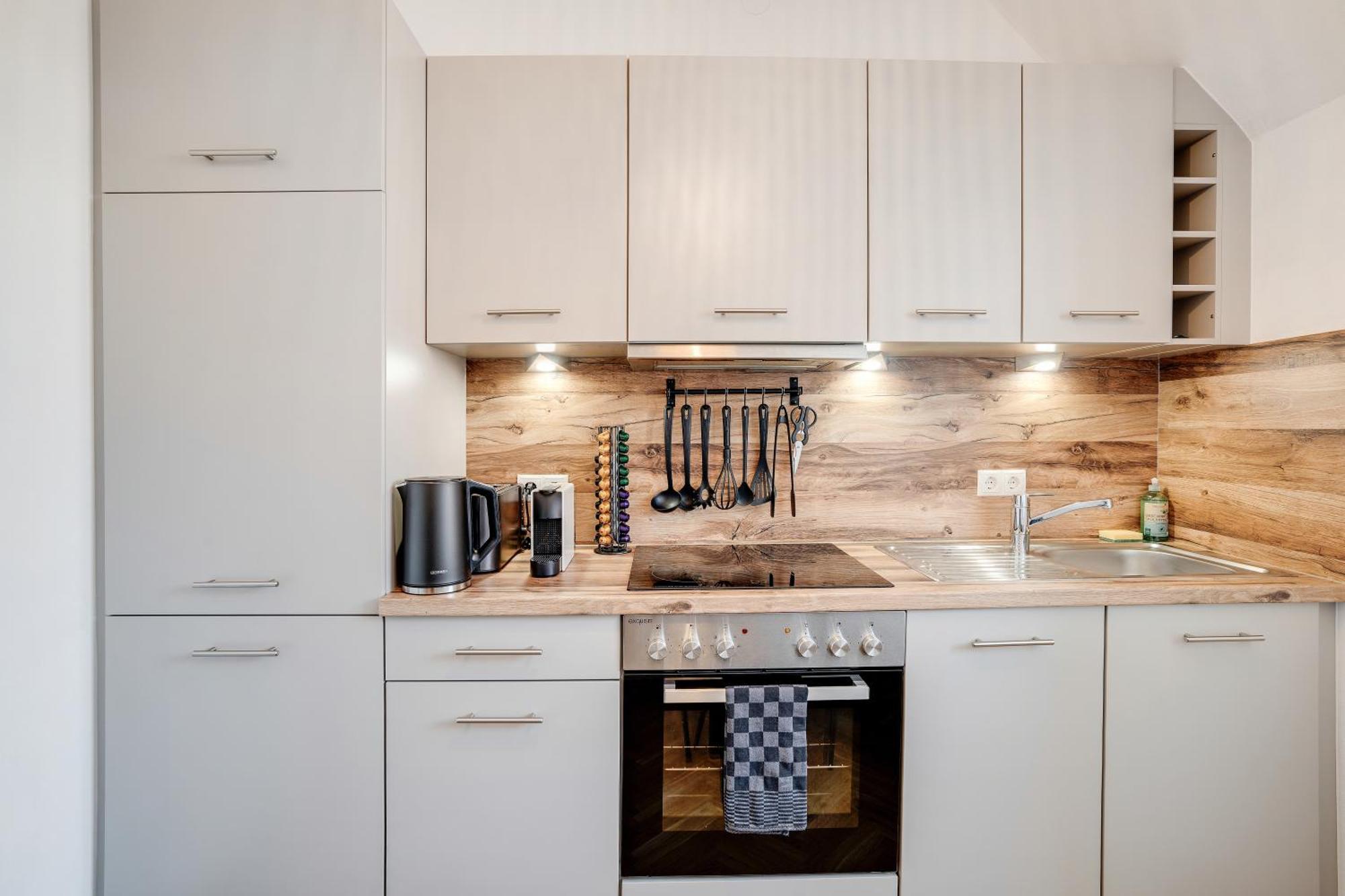 Boho Design Studio - Historic City Center With Free Parking & Aircon By Hero Homes Грац Екстериор снимка